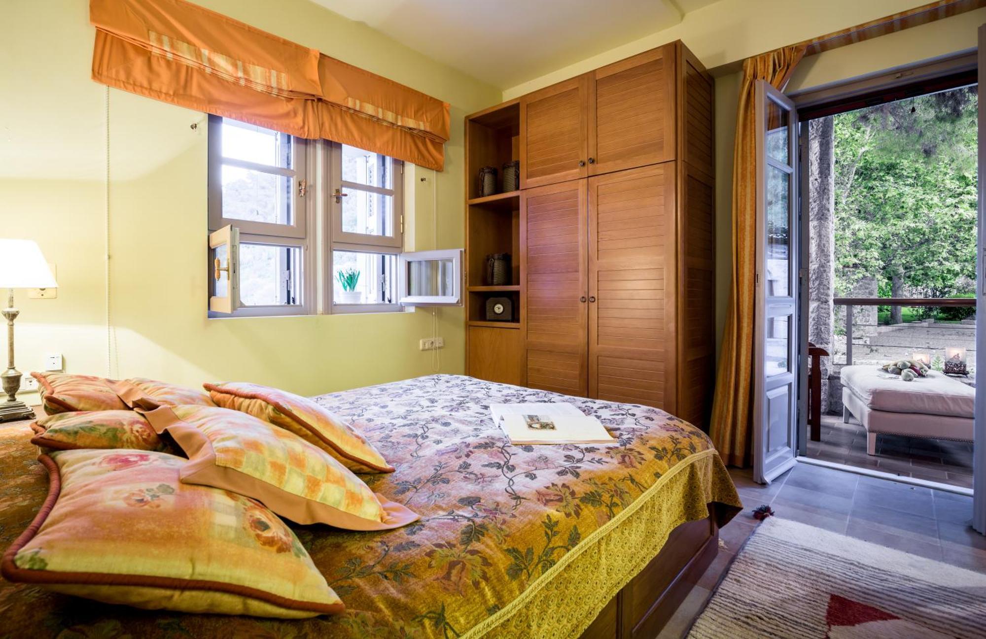Elia Junior Suite In Epidavros With Shared Pool Nea Epidavros Exterior photo