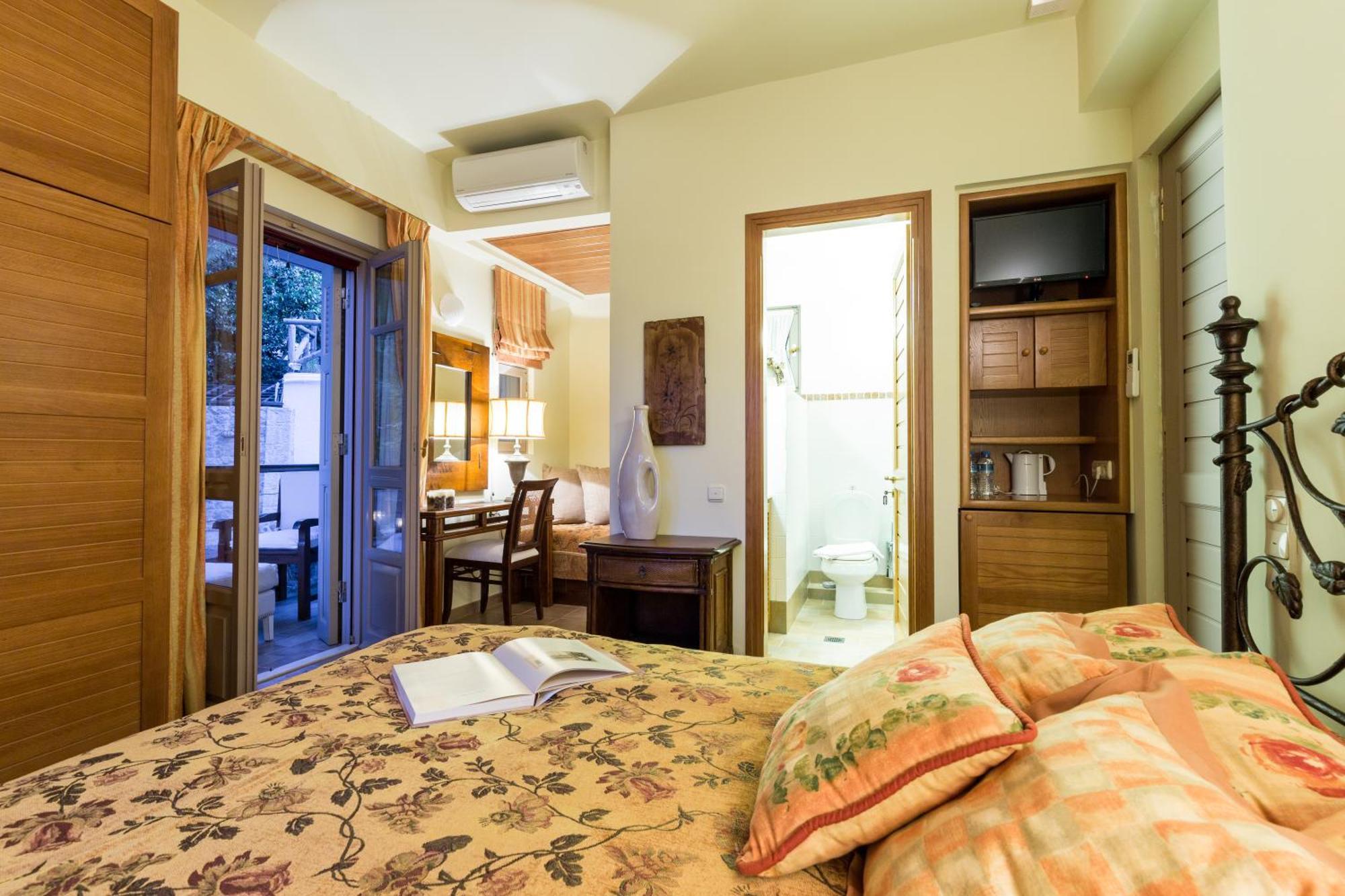 Elia Junior Suite In Epidavros With Shared Pool Nea Epidavros Exterior photo